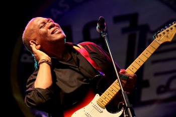 2 MichaelHill_GuitarArtFestival